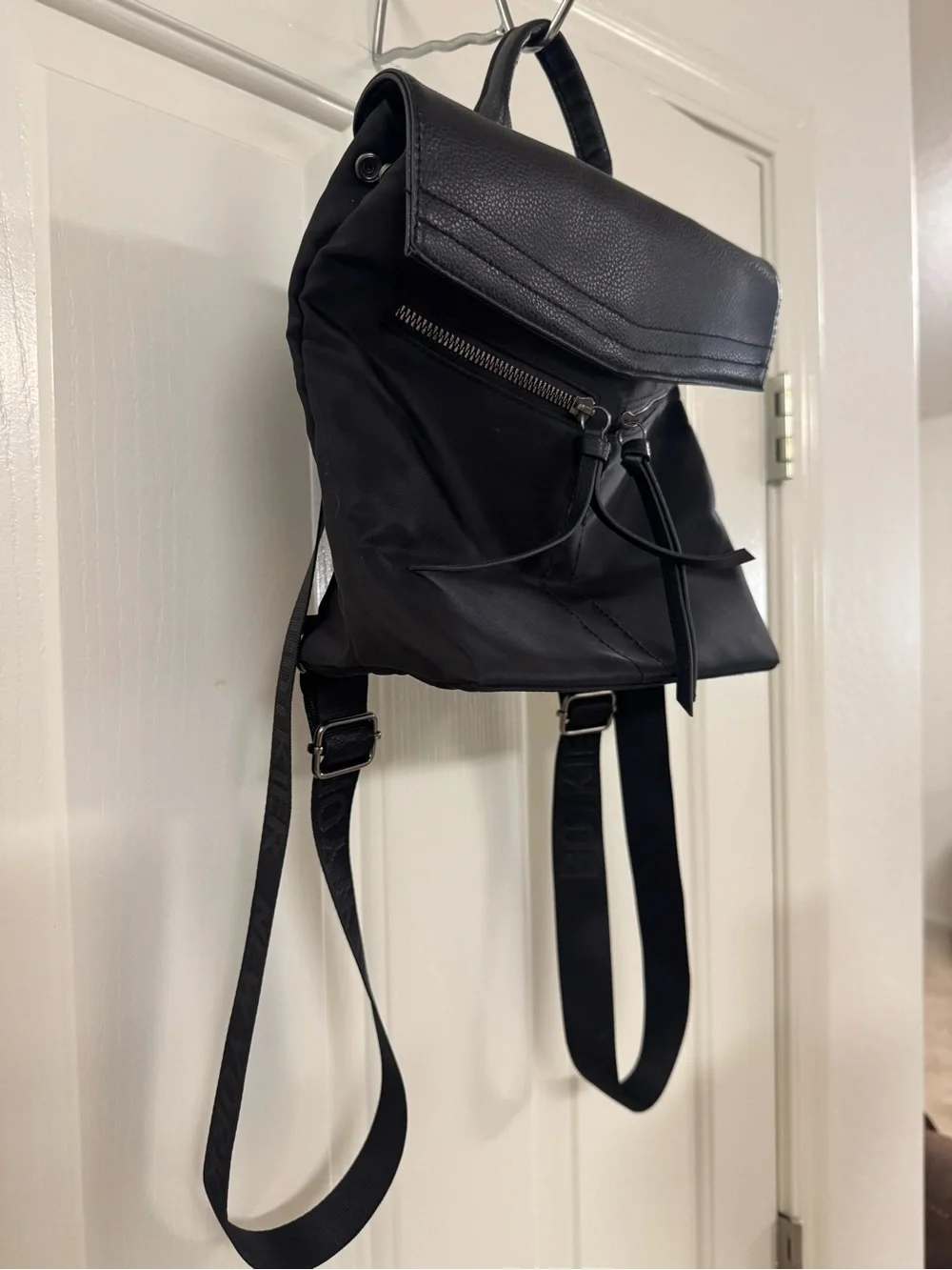 Botkier compact black