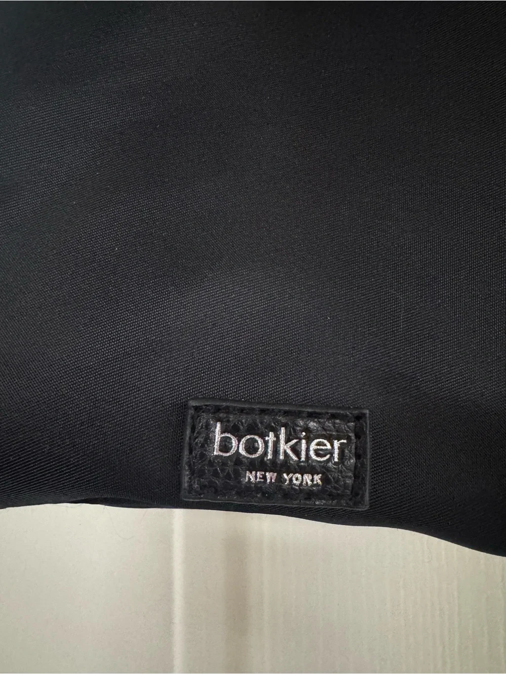 Botkier compact black