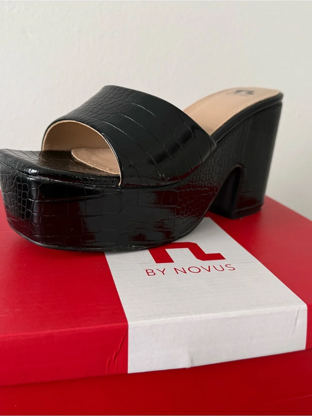 N/A black croc