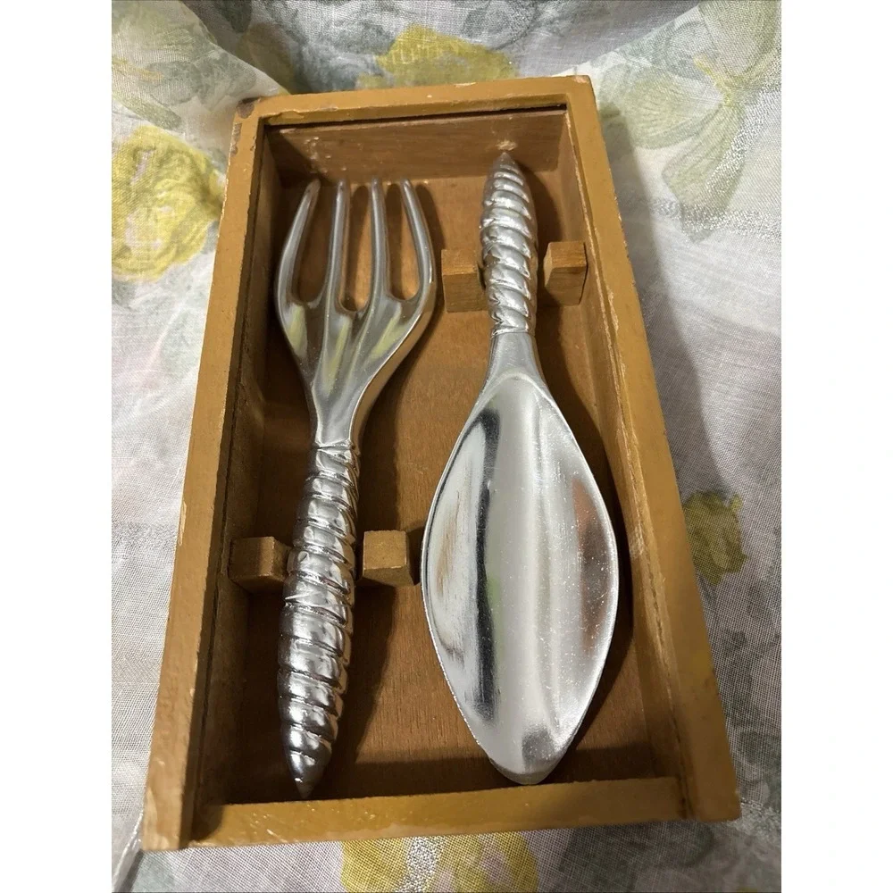 The Unbranded Brand this silver