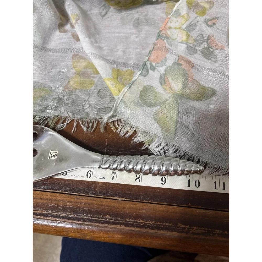 The Unbranded Brand this silver