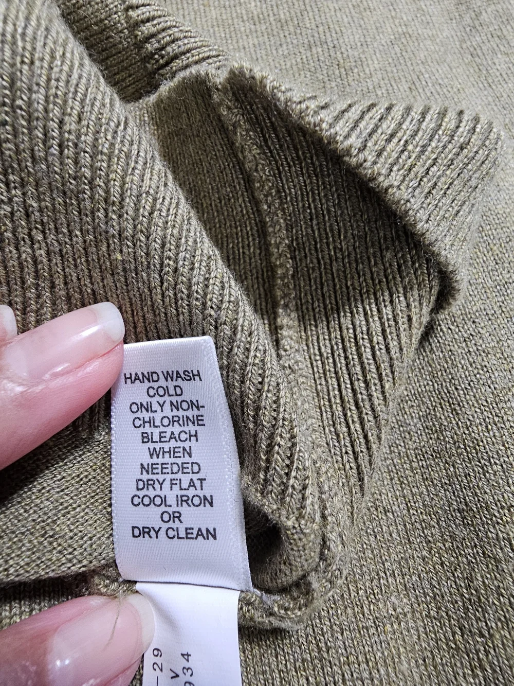 Banana Republic Luxury Blend Sweater Mens M Silk Cashmere V Neck Olive Preppy