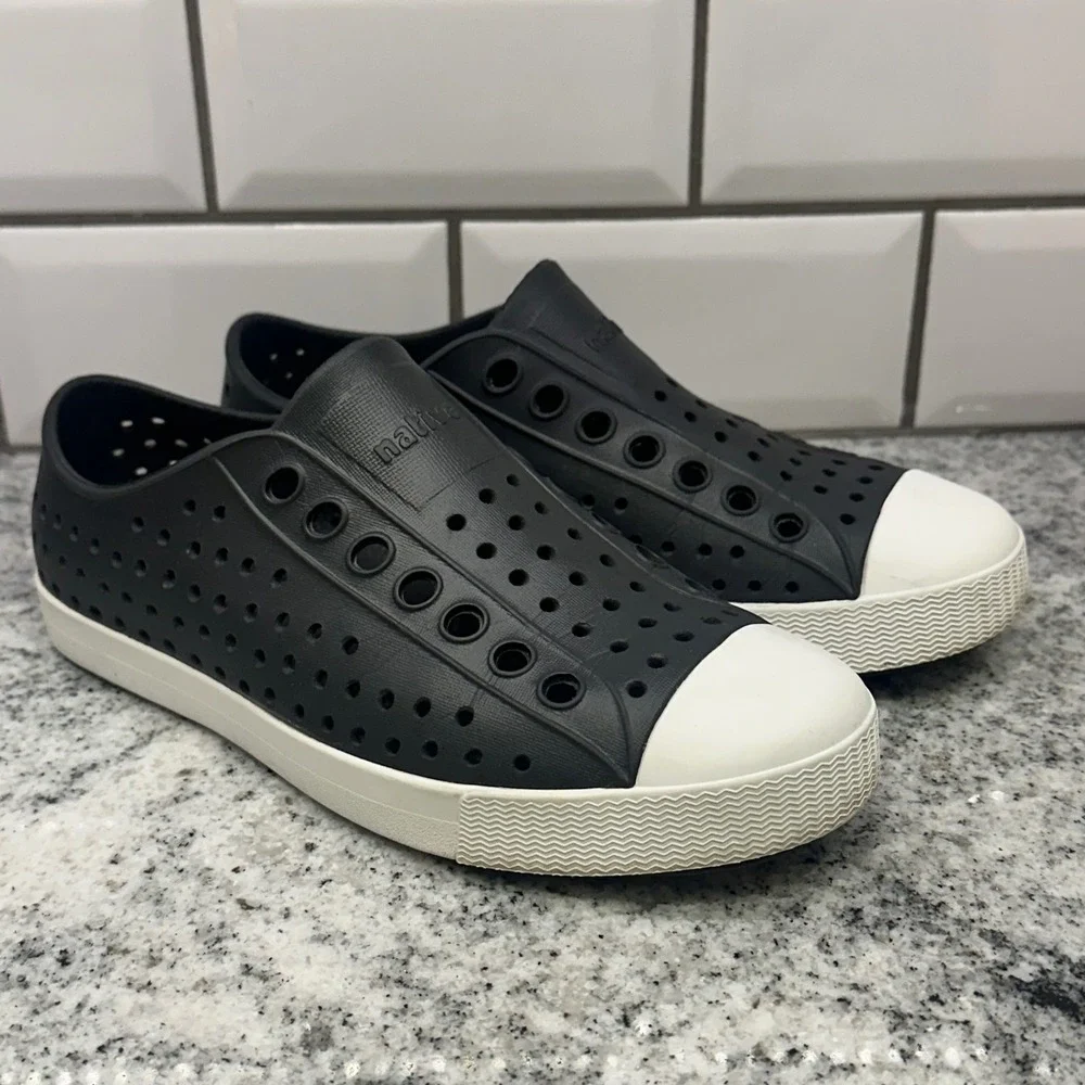 Native Kids Size 3 Jefferson Black Good Waterproof Slip‎ On Perforated Sneakers