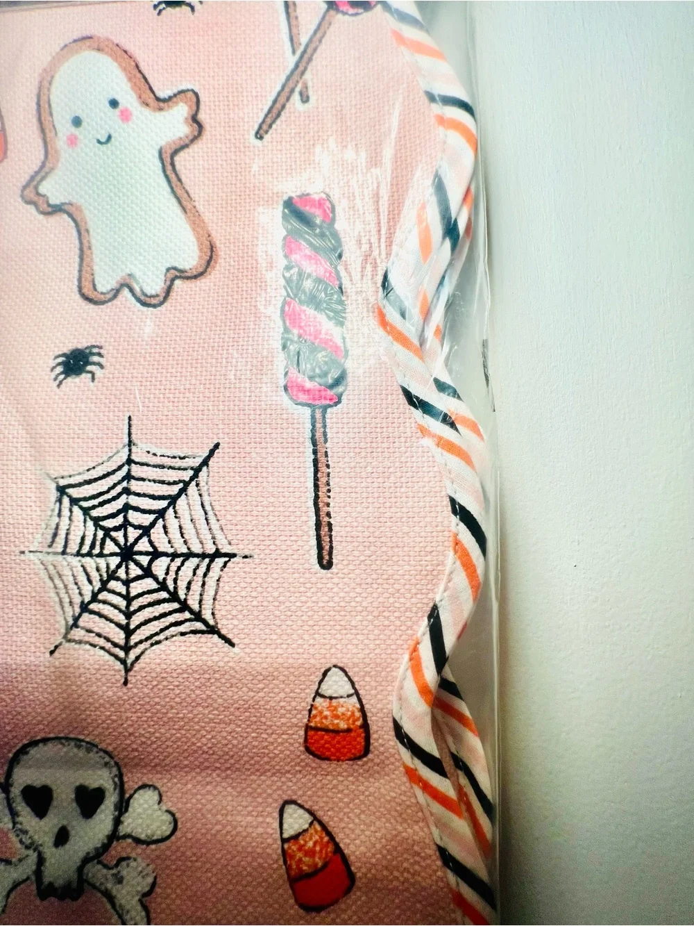 cupcakes & cashmere brand new