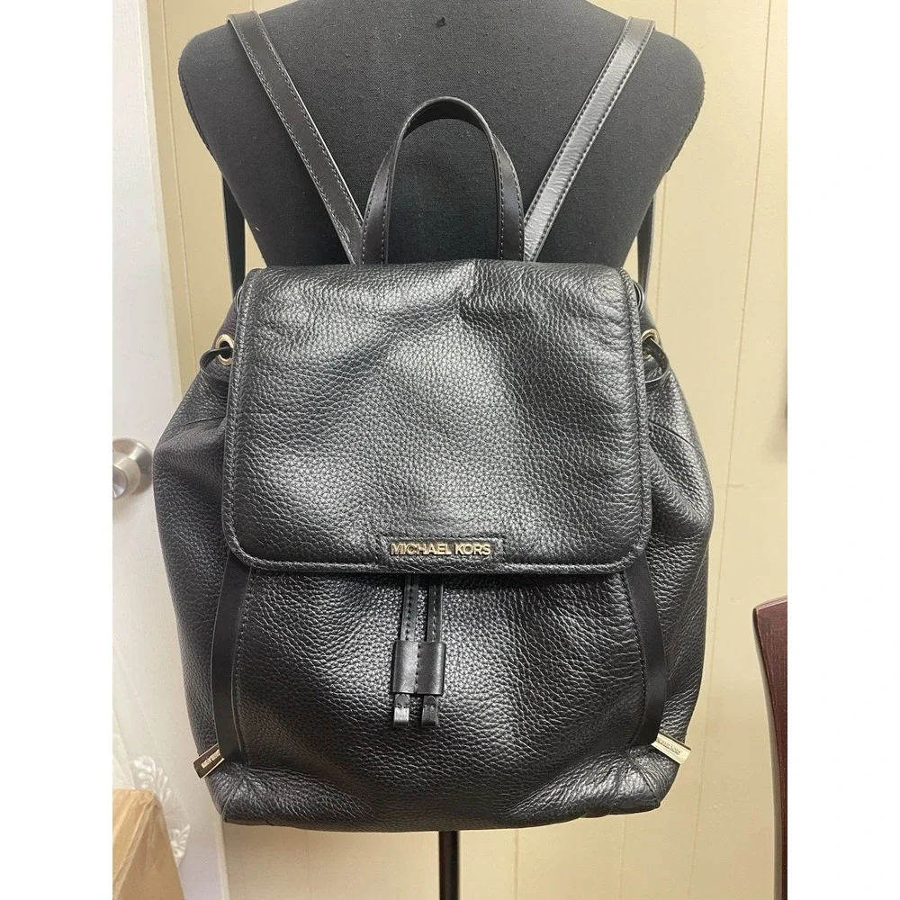 Michael Kors Ginger Flap Drawstring‎ Backpack Medium Pebbled Black