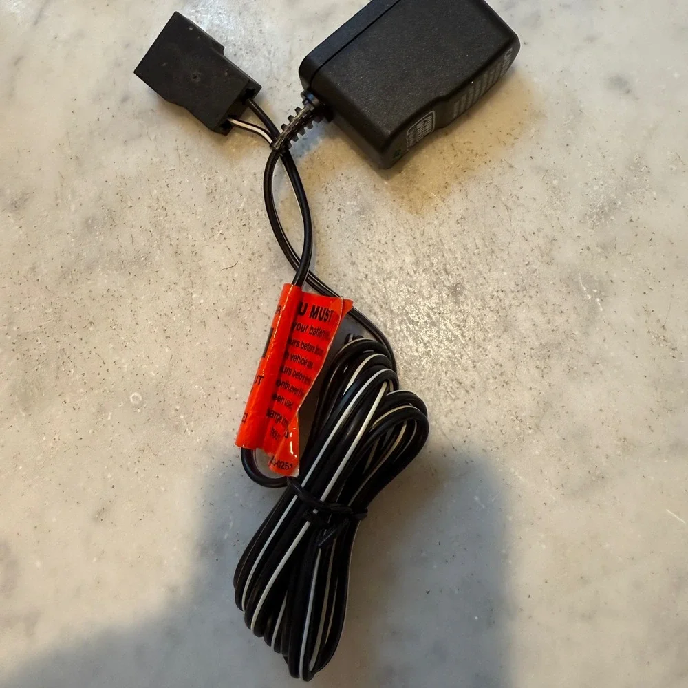 Fisher-Price‎ Power Wheels Battery Charger 6V 400mA Model 00801-1483