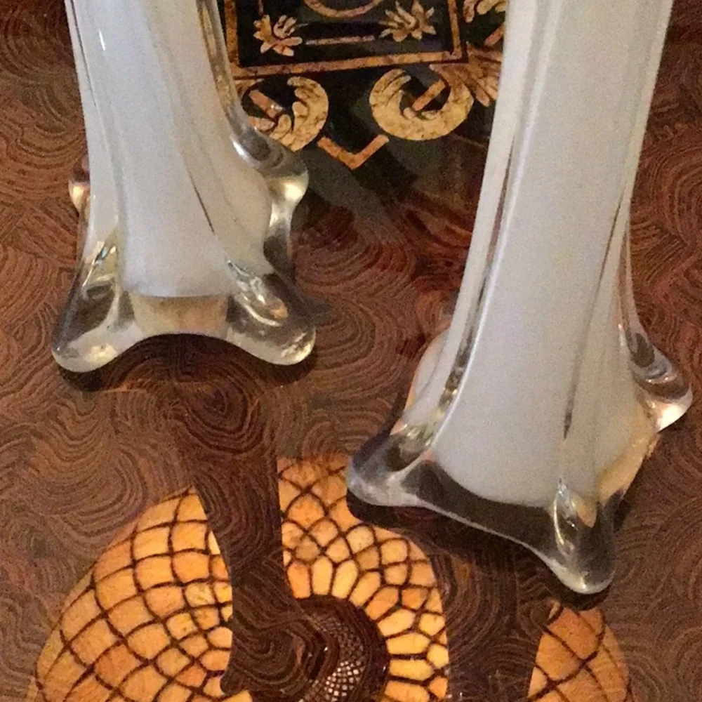 N/A cream vases touch