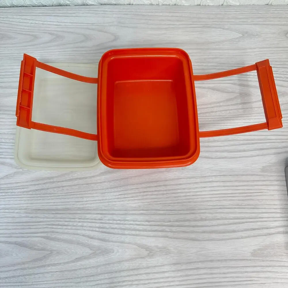 Tupperware shell seller