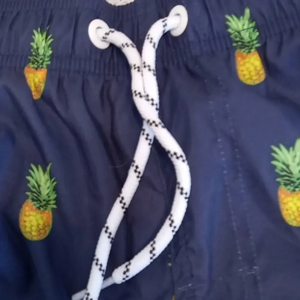 Maamgic Men's Pineapple Swim Trunks. LARGE .Mesh Lined Quick Dry Bathing Suit