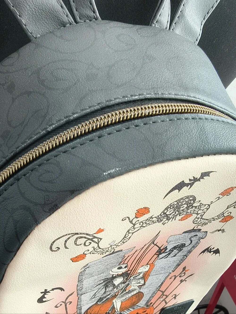 Loungefly like backpack thorny