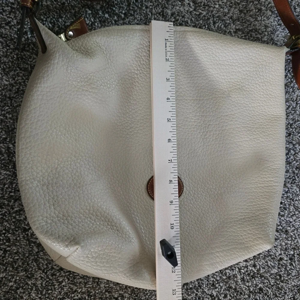 Dooney & Bourke Hobo Bag Womens Large Cream Tan All Weather Leather Vintage
