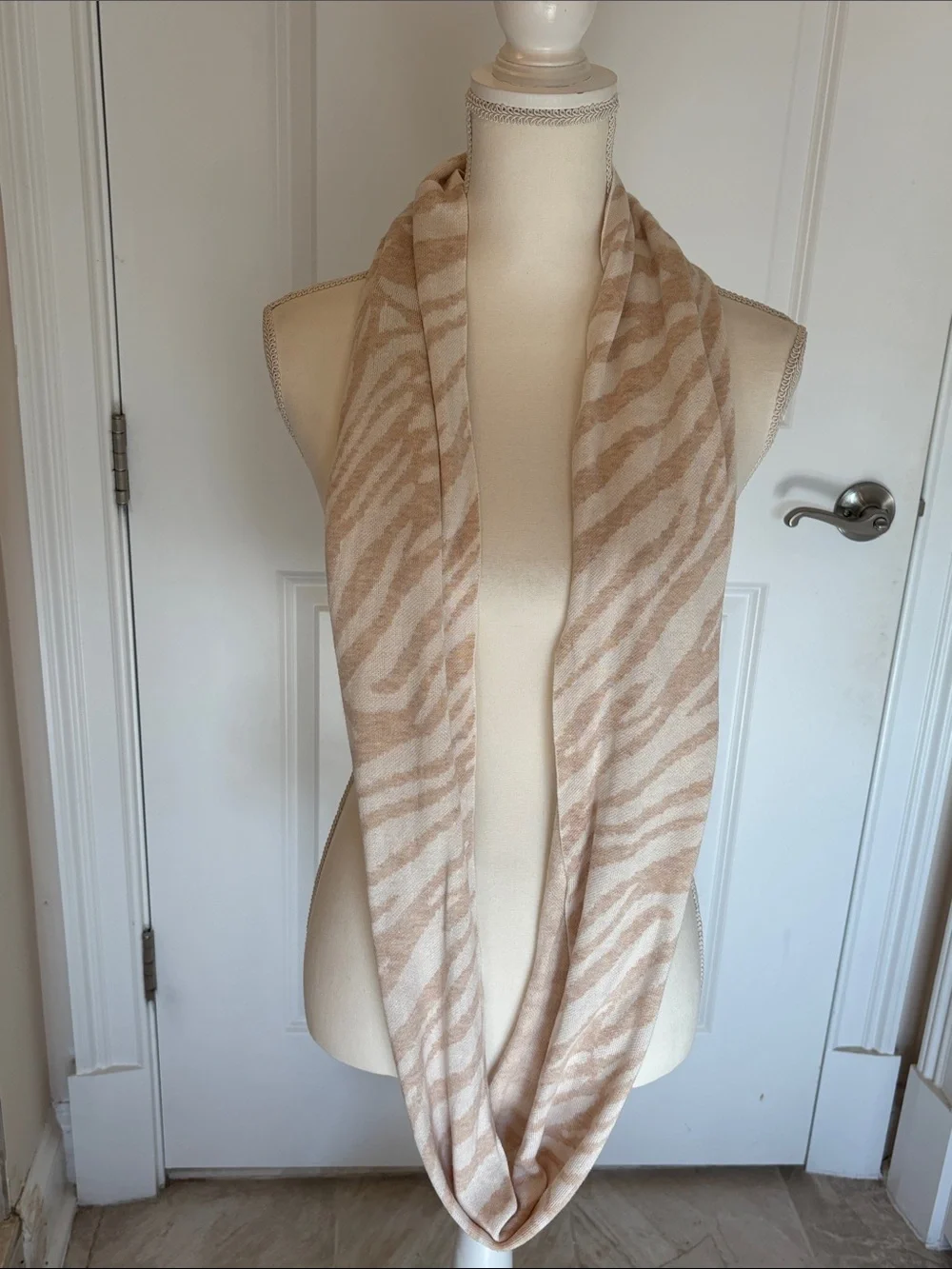 Chico's NWT Tiger Knit Infinity Scarf in Beige & Cream