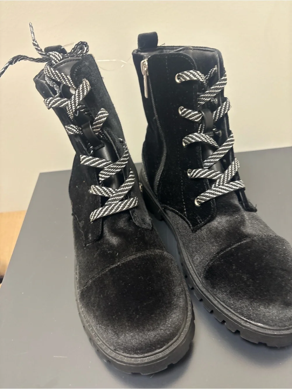 Jessica Simpson stylish black