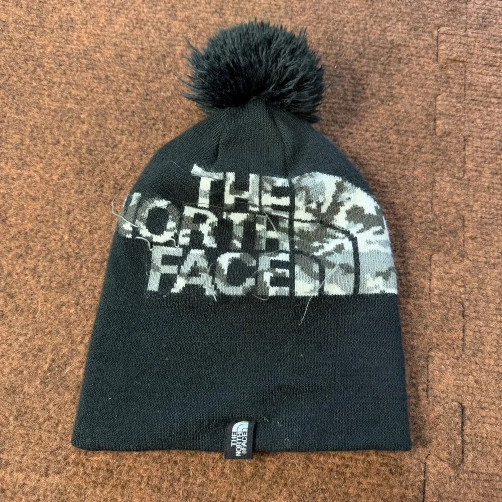 B- The‎ North Face Youth Beanie Black Camo Logo Pom Pom Knit Hat Small S/P