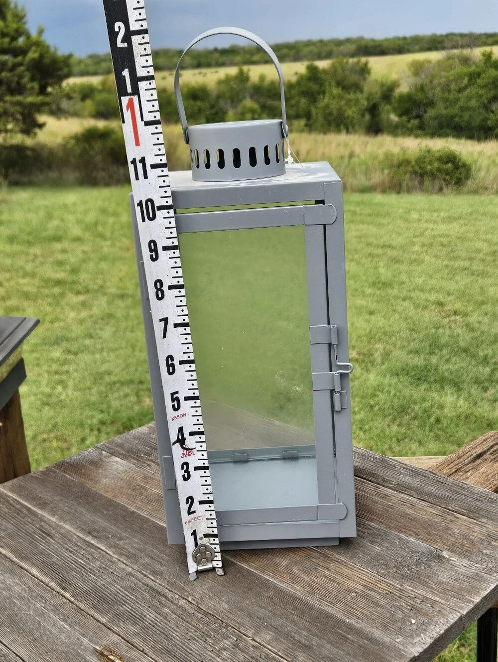 Element gray metal