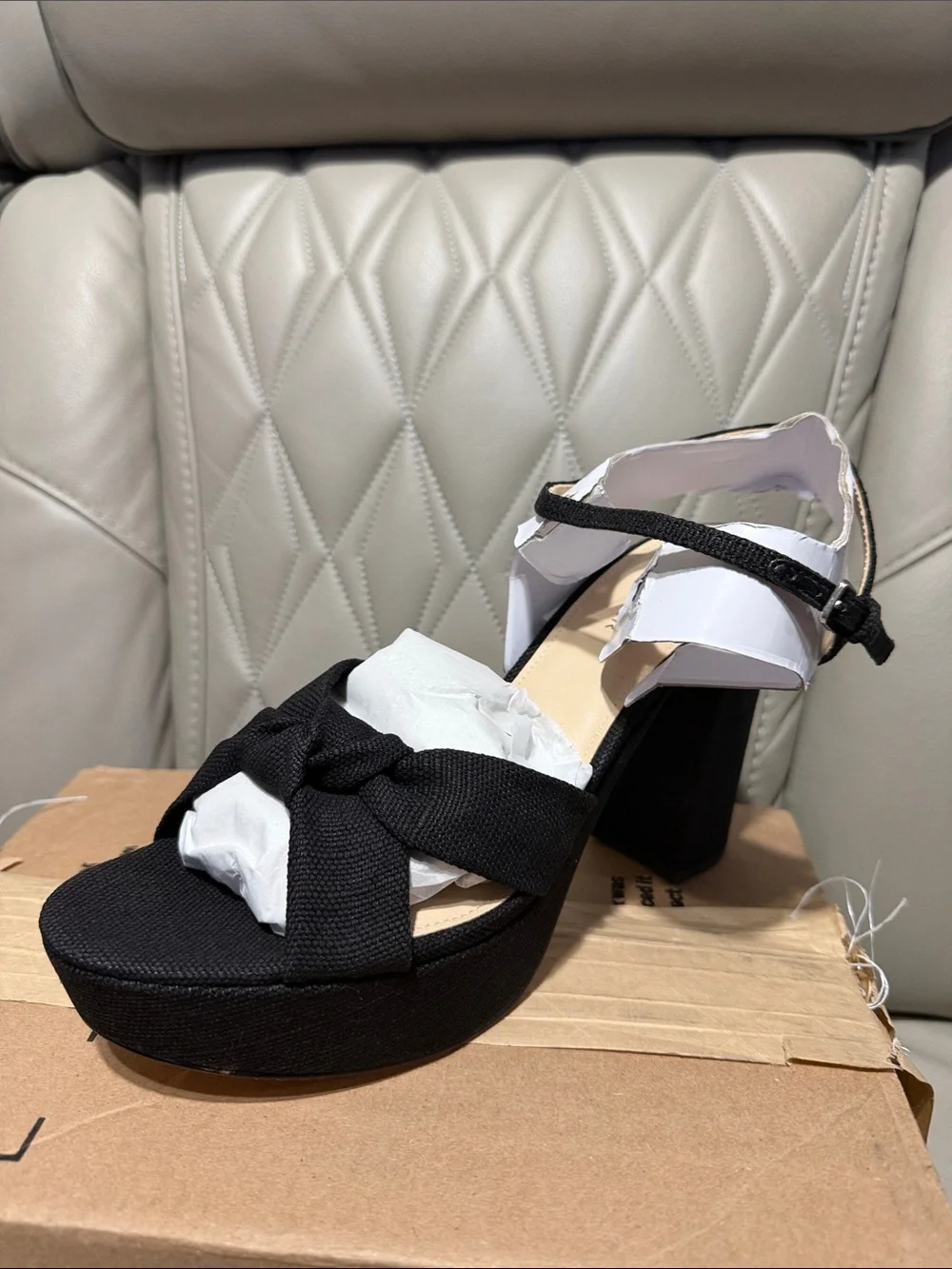 Marc Fisher stylish knotted
