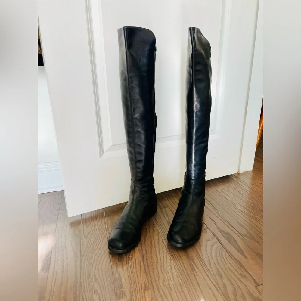 Stuart Weitzman stretch some