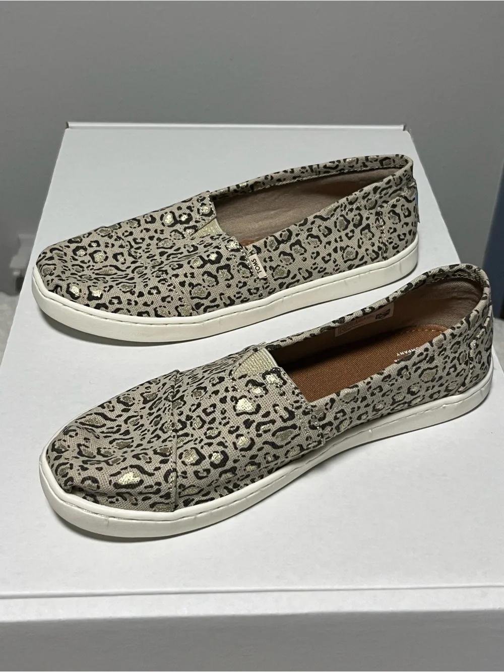 Toms easy slip