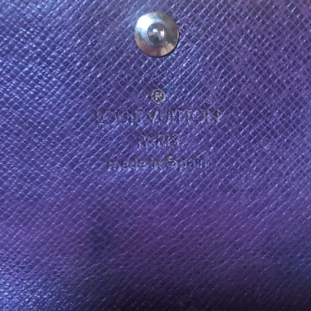 Louis Vuitton 3x host