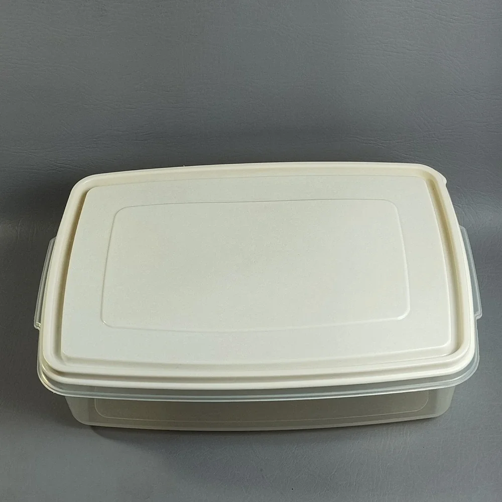 Rubbermaid Servin Saver Lot Of 3- (2) #10 12 Oz & #10 17 Cup Almond‎ Rectangle