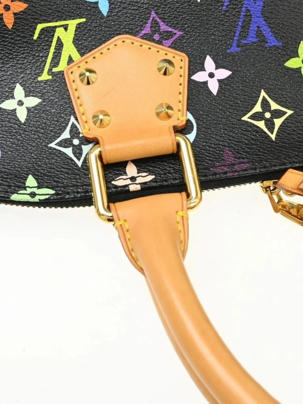Louis Vuitton outside 	ab