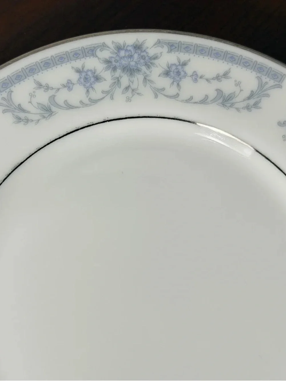 N/A elegant porcelain