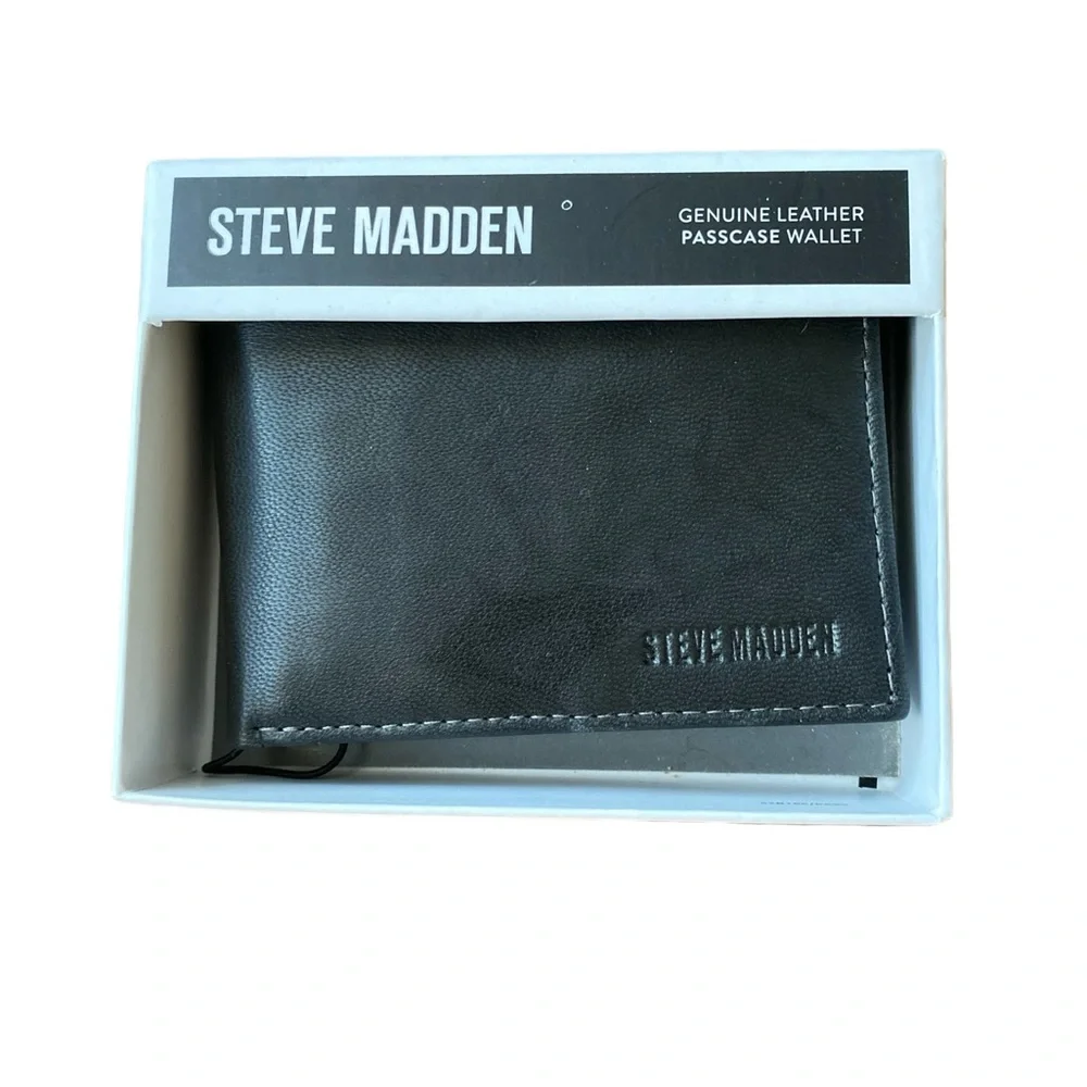 Steve Madden places cards