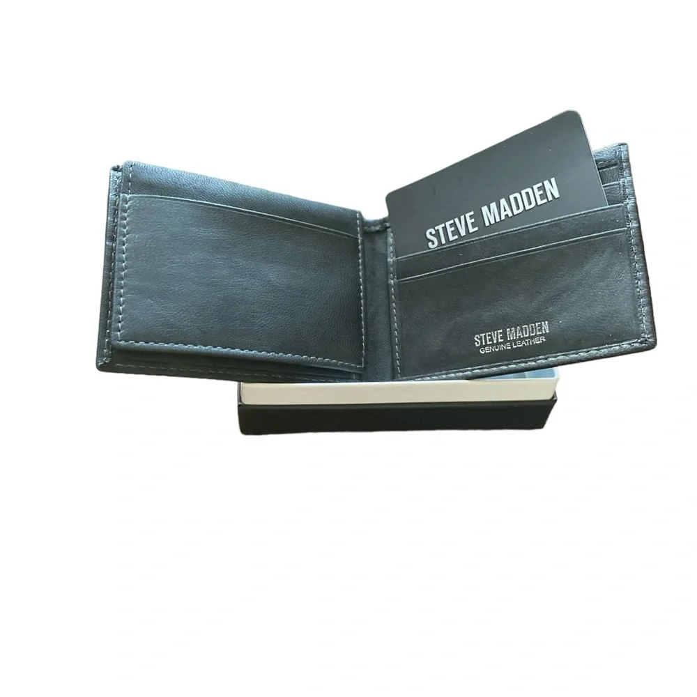 Steve Madden places cards
