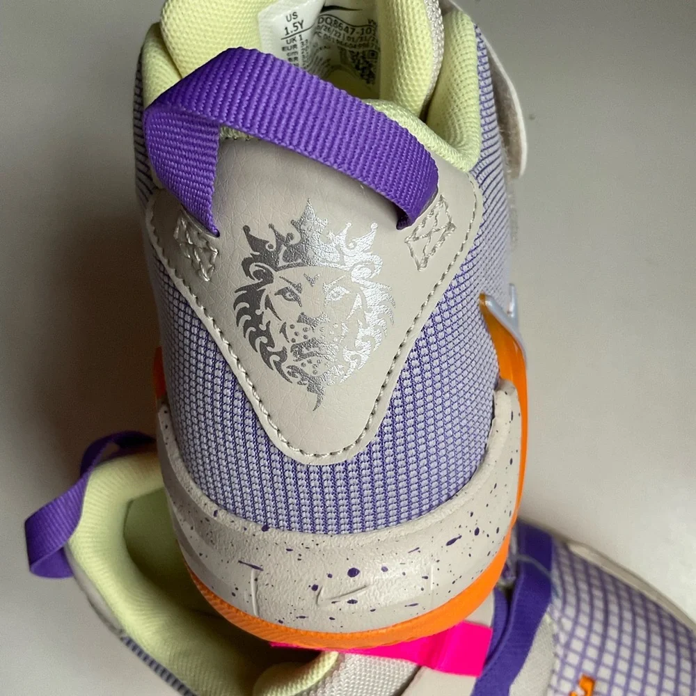 Nike tag neon