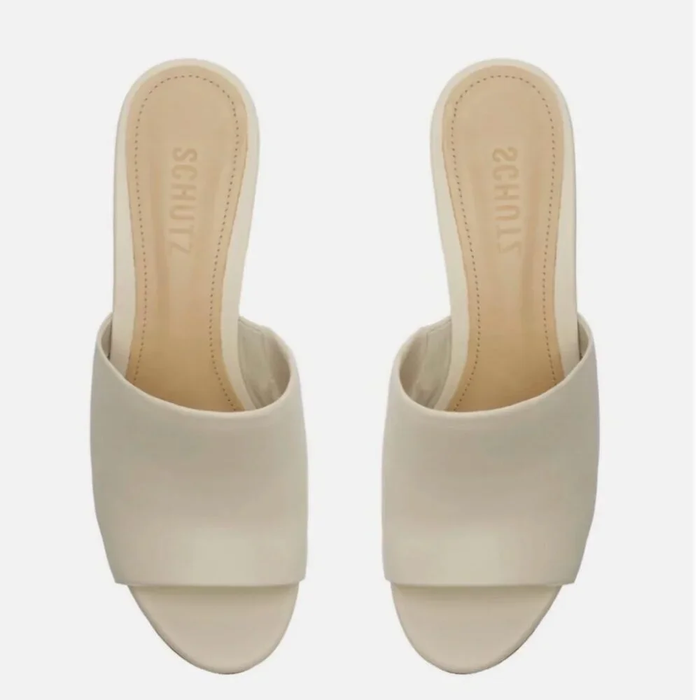 Schutz leather opened