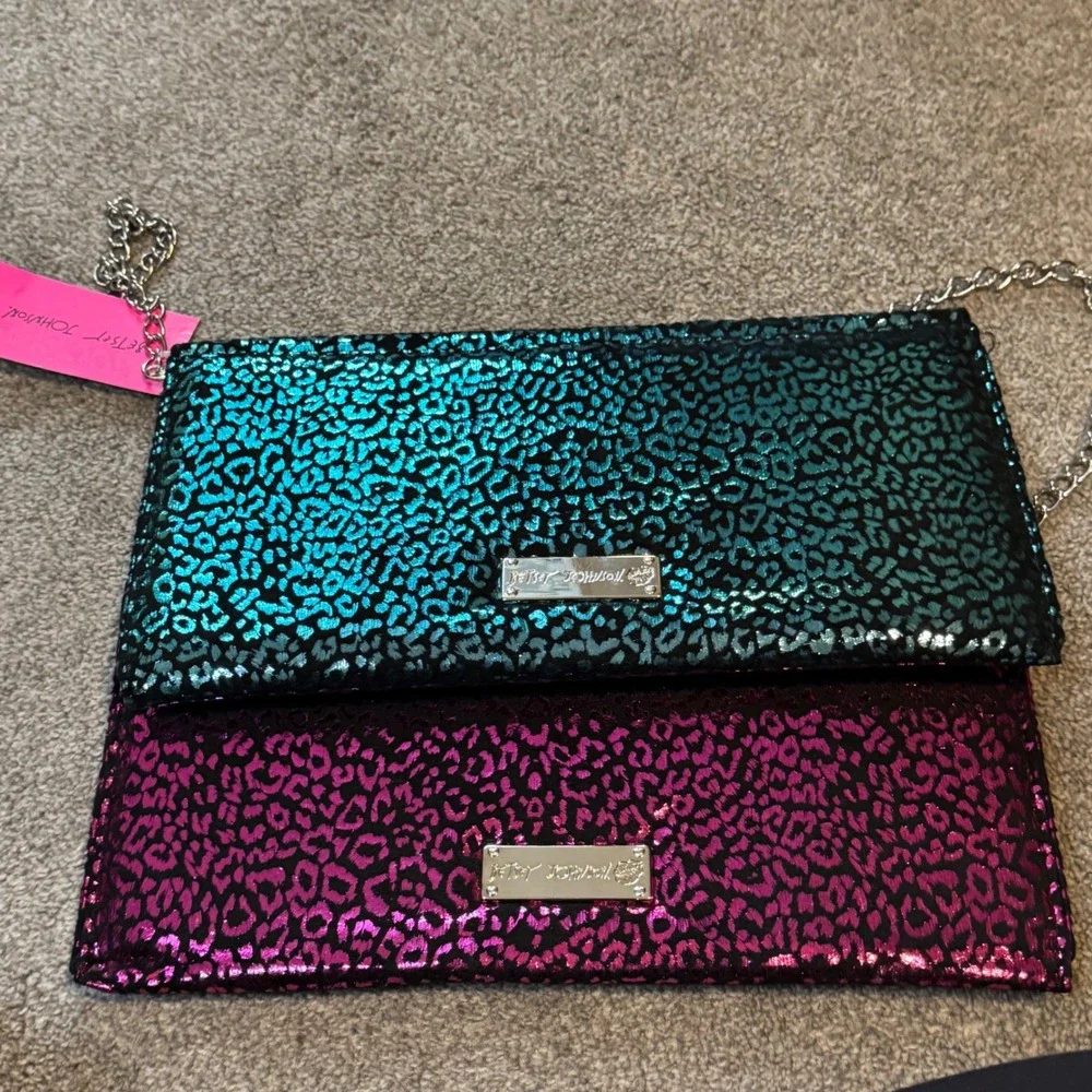 Betsey Johnson exterior material