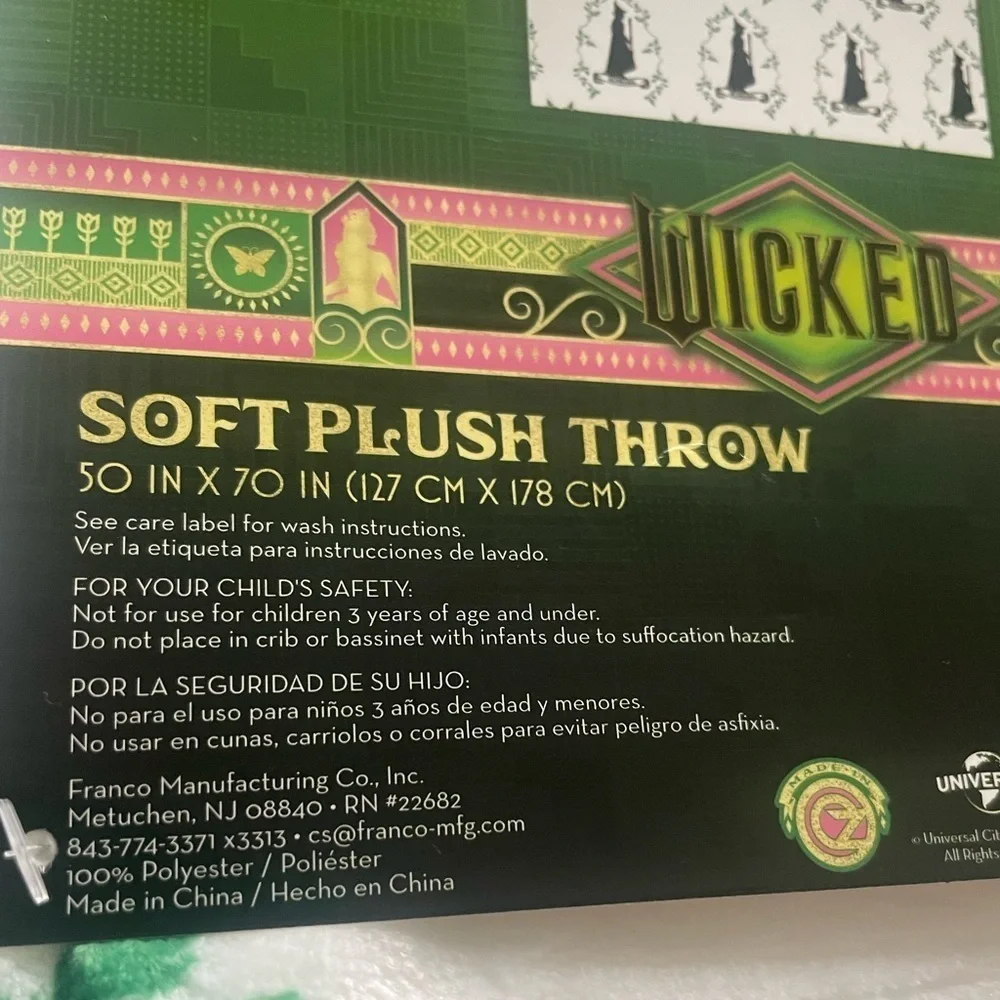 Wicked witch oversized‎ soft plush throw blanket Elphaba 50x70 in