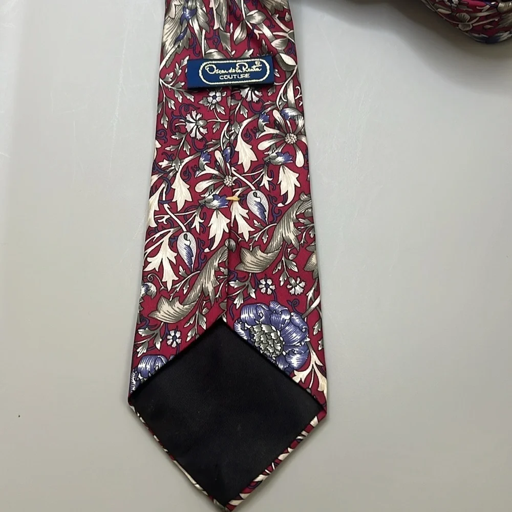 Oscar de la Renta red floral