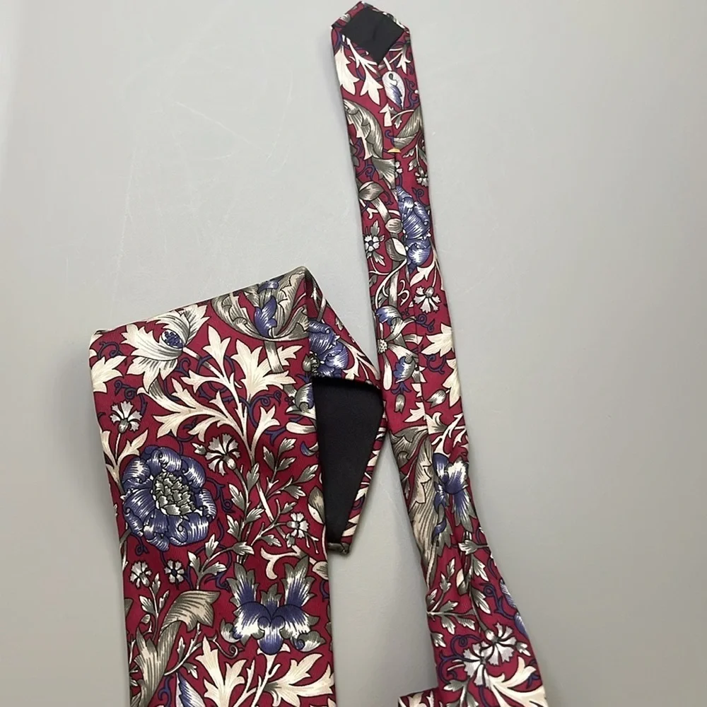 Oscar de la Renta red floral