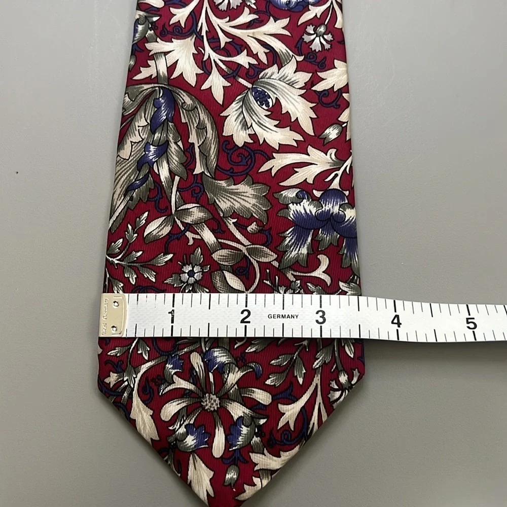 Oscar de la Renta red floral