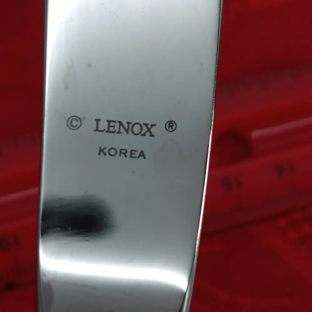 Lenox look closely