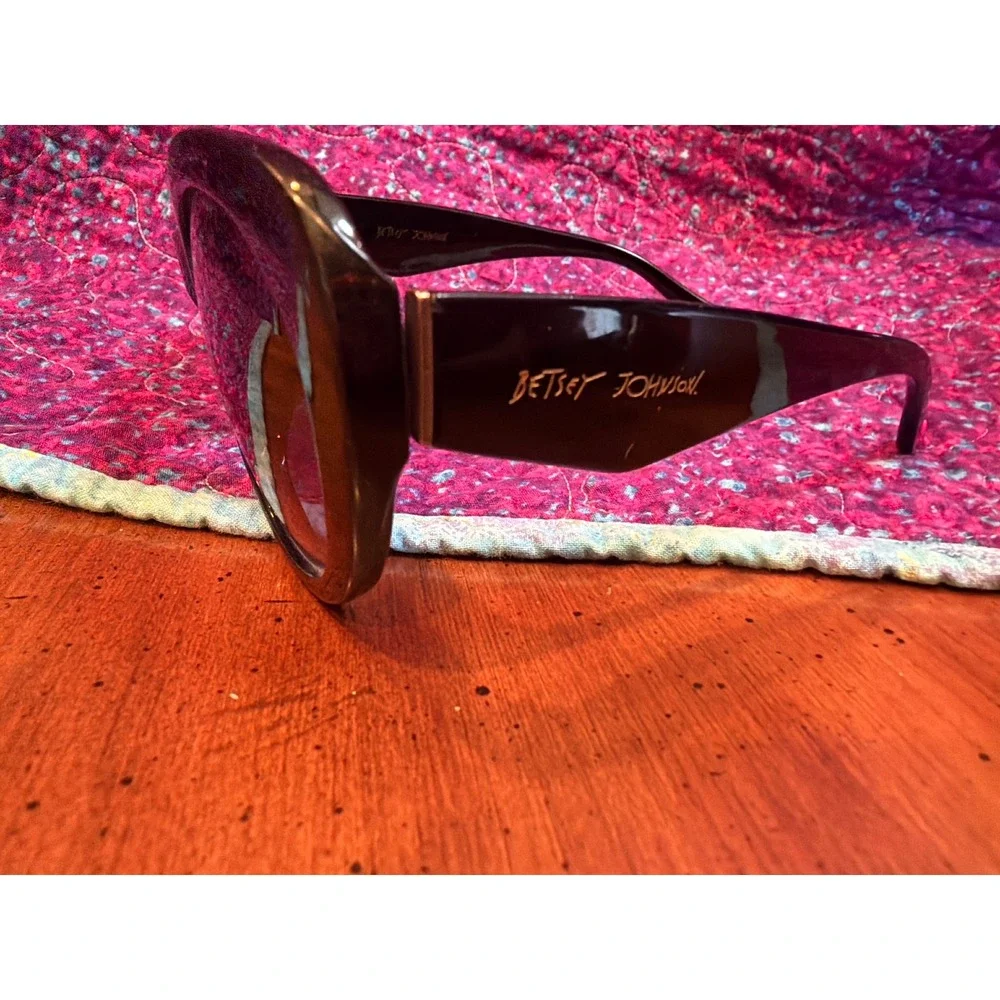 Betsey Johnson betsey silhouette