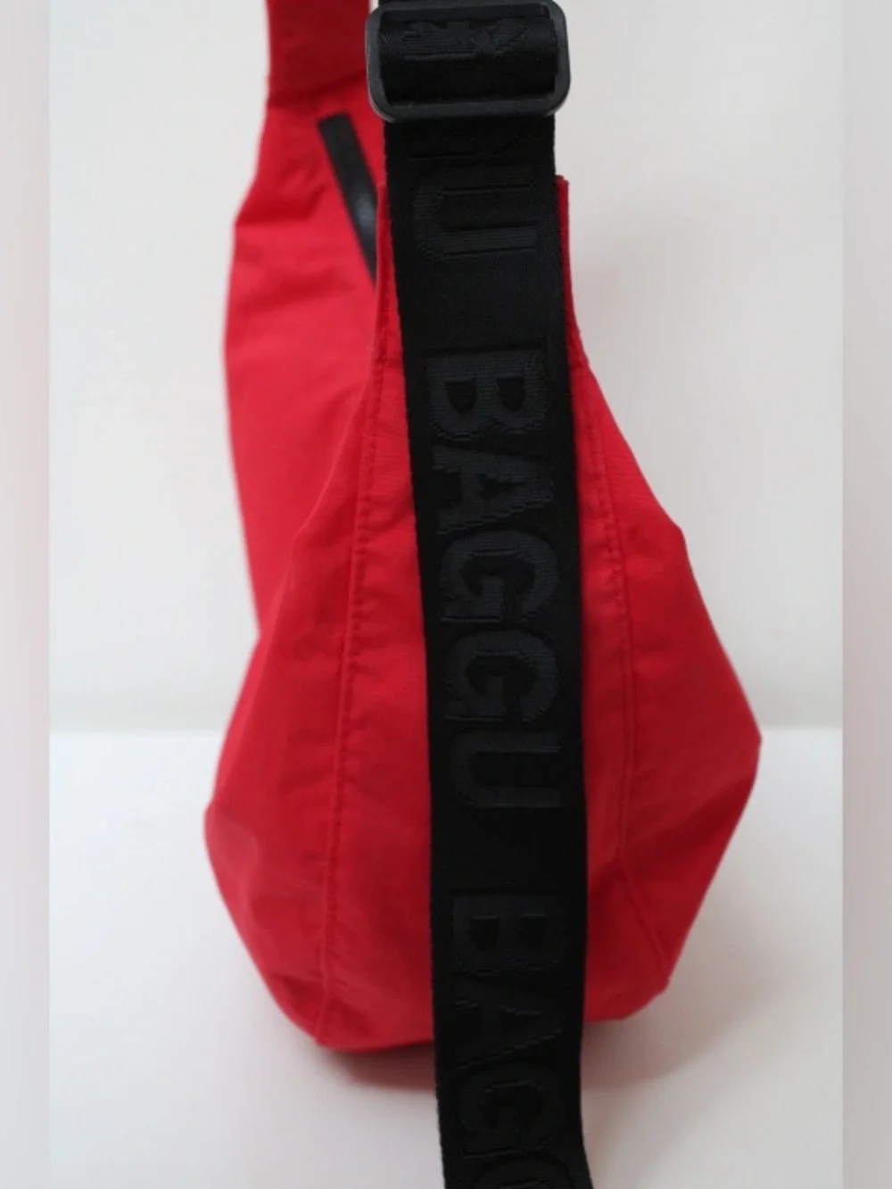 Baggu Crescent hobo bag