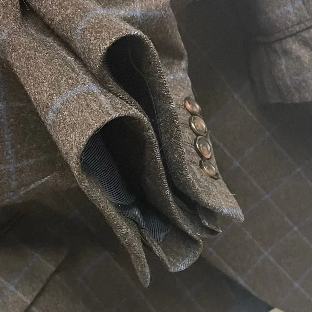 Cambridge cashmere button