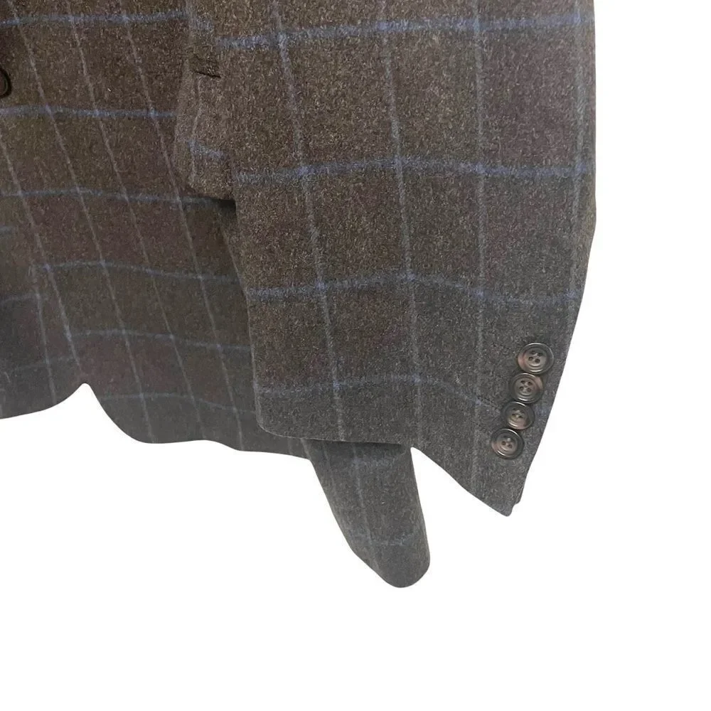 Cambridge cashmere button
