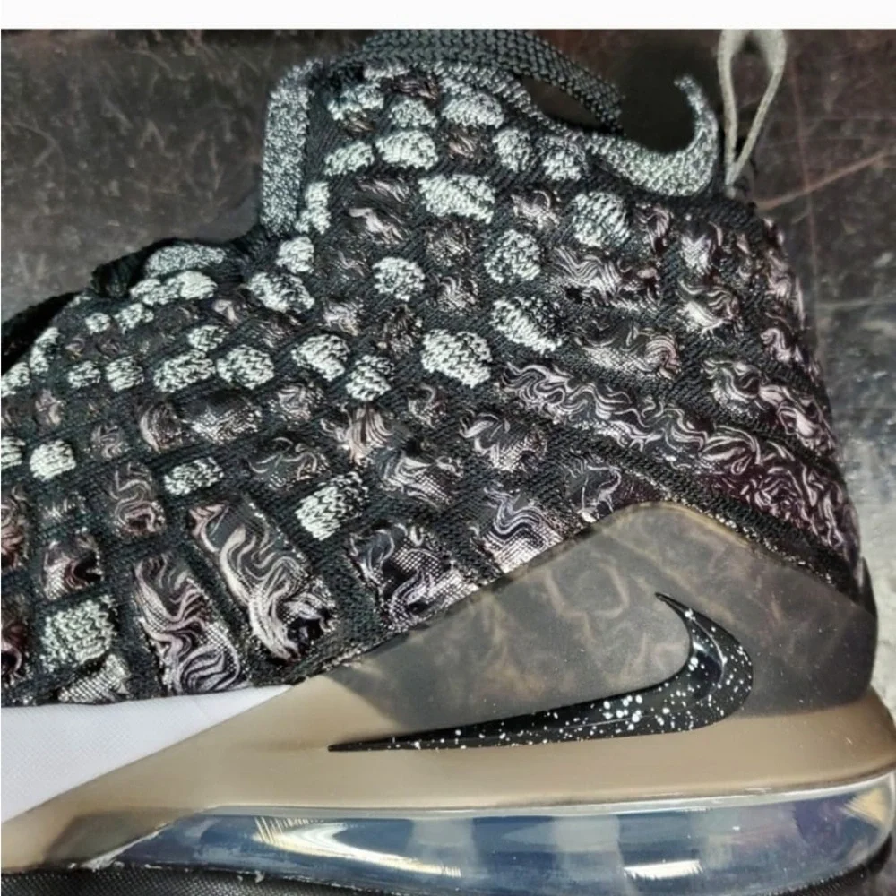 Nike lebron 17