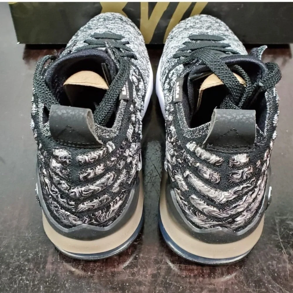 Nike lebron 17