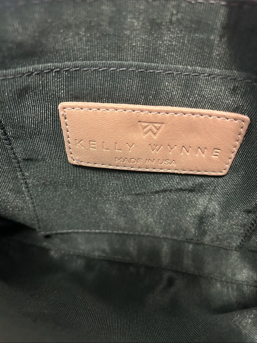 Kelly Wynne light beige