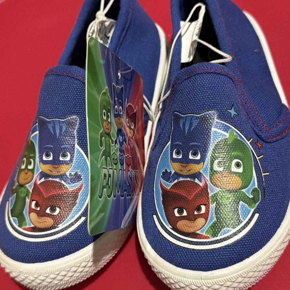 Frog Box Ent size masks shoes