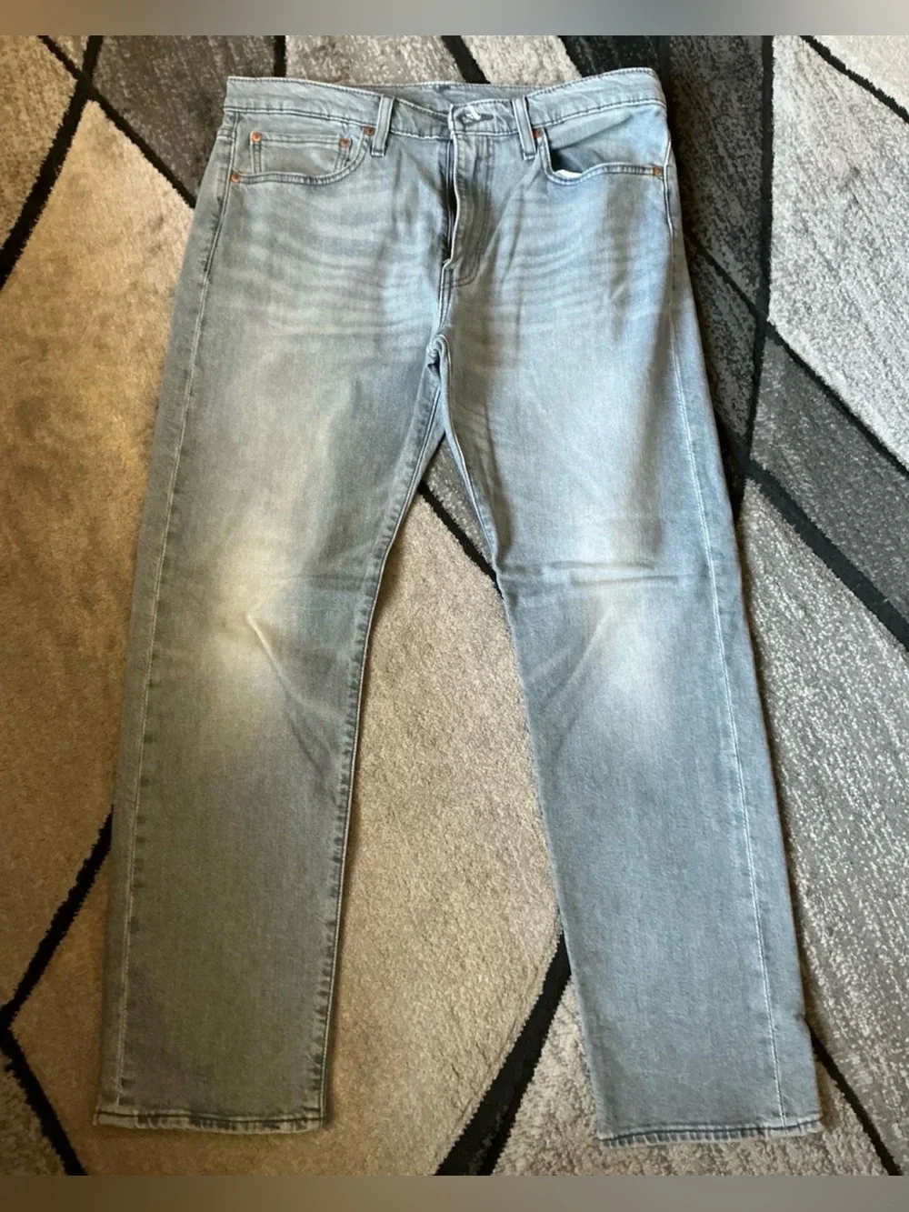Size 34 x 32 - Levi & Strauss Levis 502 Taper Light Wash Premium Denim Jeans