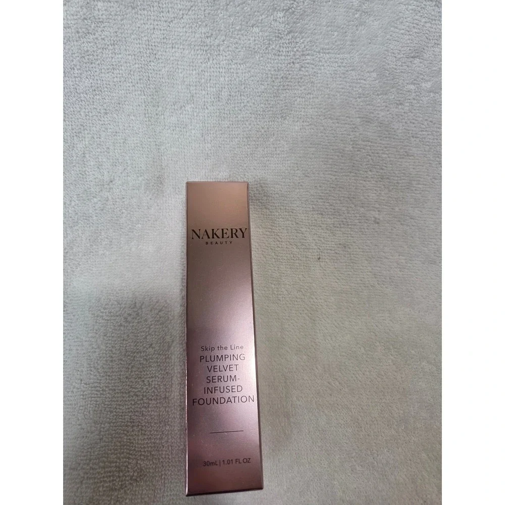 Nakery Skip‎ the Line Instant Coverage Plumping Velvet Foundation Medium New