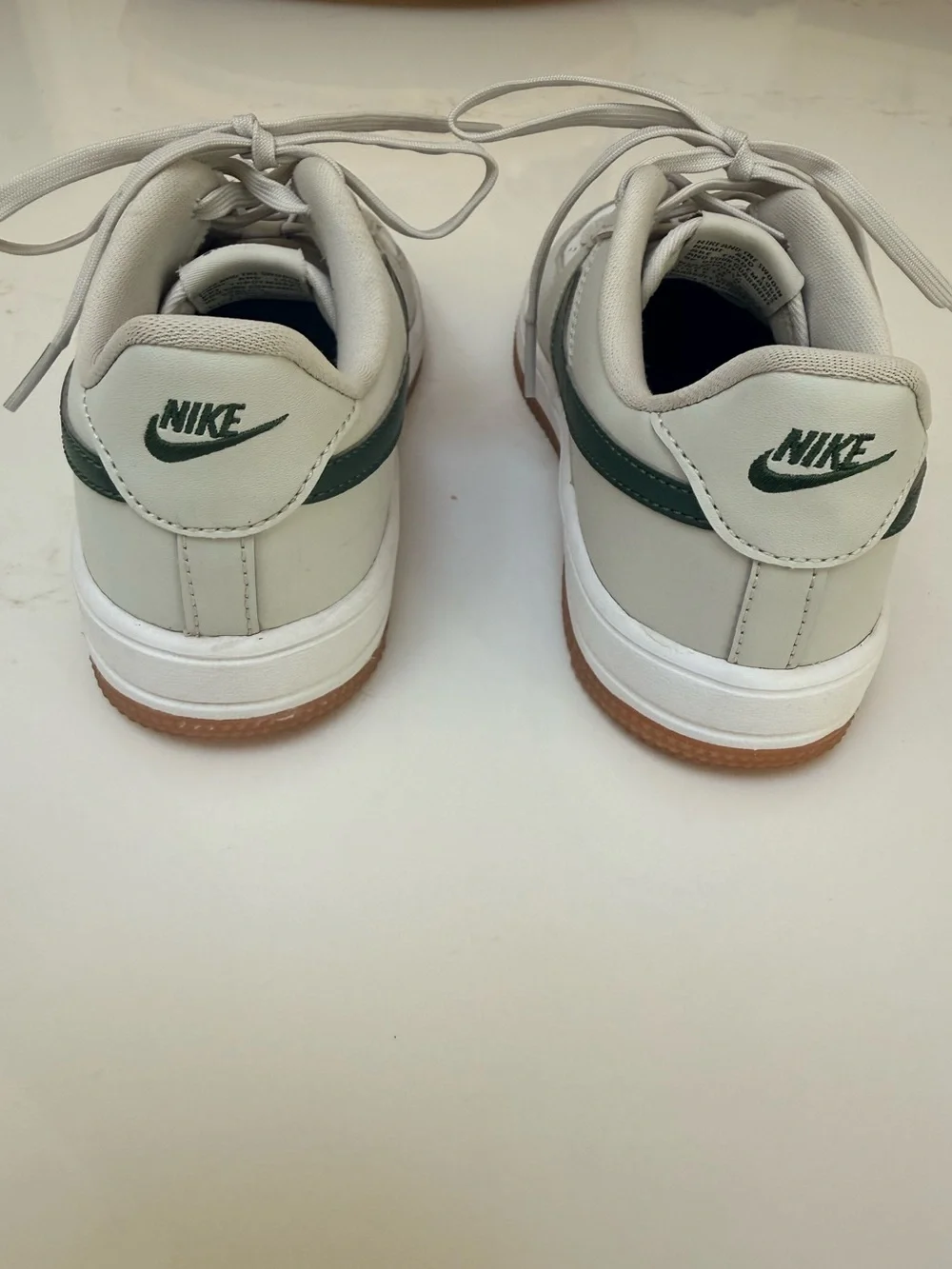 Nike Kids Low-Top Sneakers in Light Gray, White & Dark Green