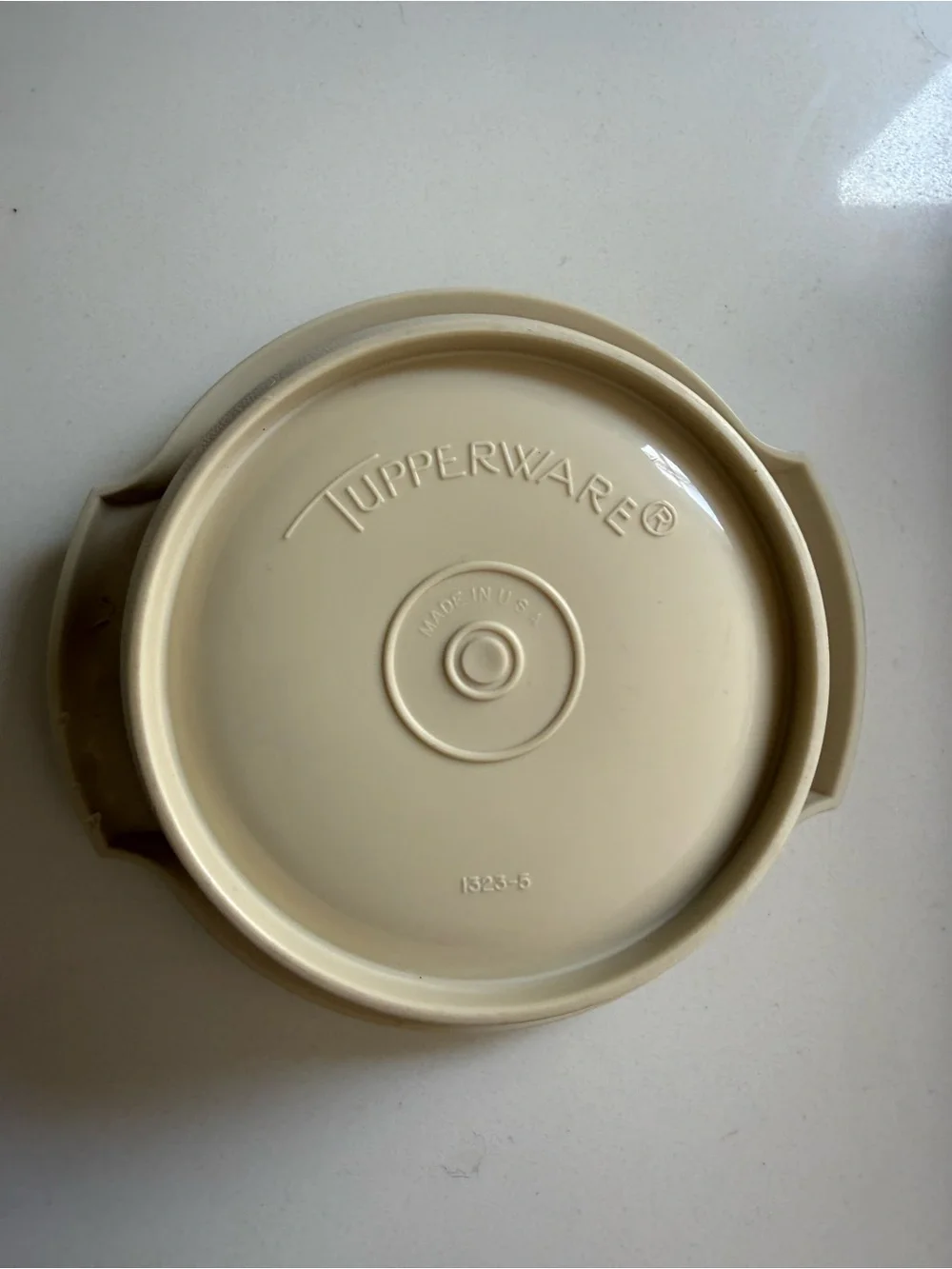 Vintage Tupperware Servalier 10 oz Bowl #1323-5 Cream w Lid