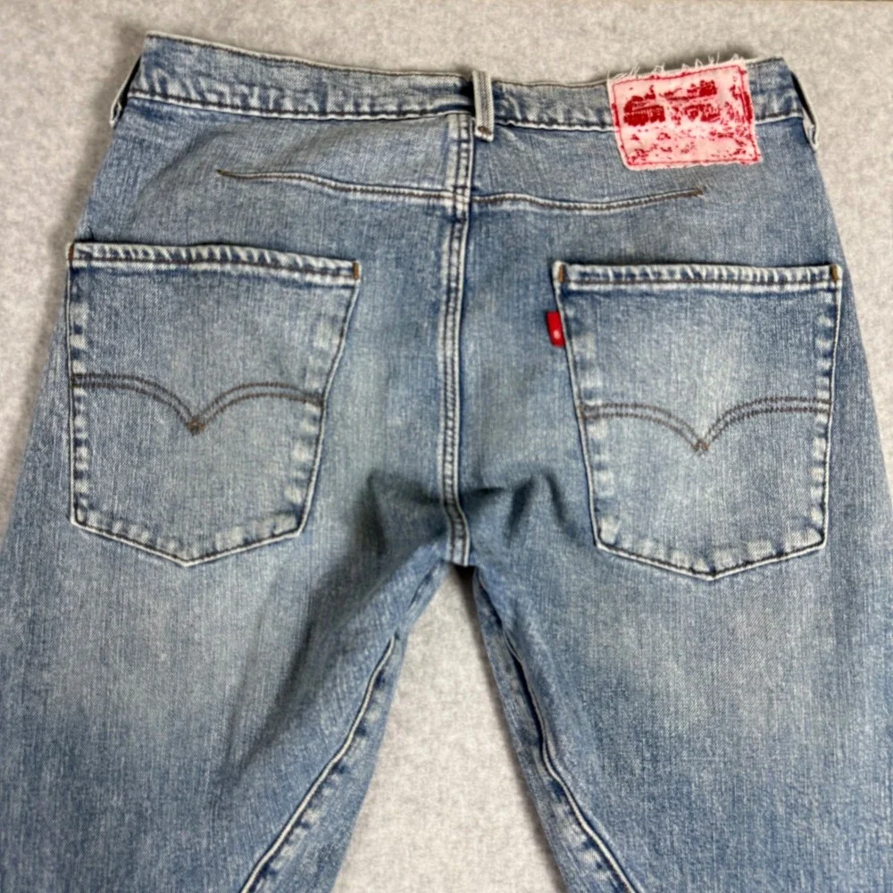 Levis Engineered Jeans Red Label Mens 30x30 Light Wash Distressed Twisted Seam