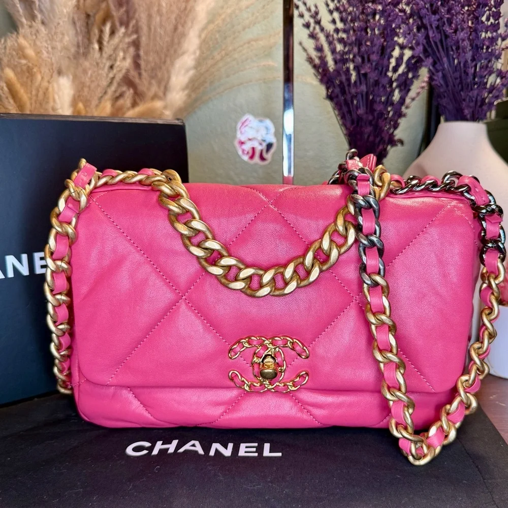 EUC CHANEL 19 Quilted Lambskin Leather Flap Bag in Shiny Pink
